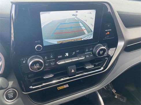 Certified 2024 Toyota Highlander XLE FWD image 18