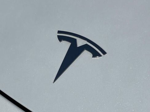 Used 2023 Tesla Model Y Long Range image 10