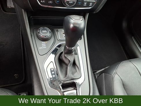 Used 2021 Jeep Cherokee Limited image 29