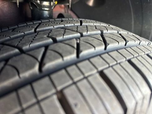 Used 2025 Kia Sorento LX image 32