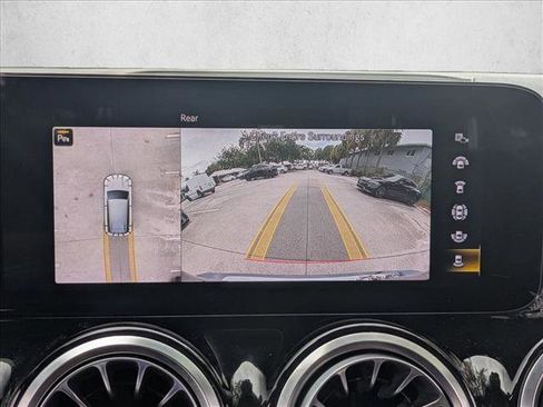 Used 2022 Mercedes-Benz GLB 250 4MATIC image 13