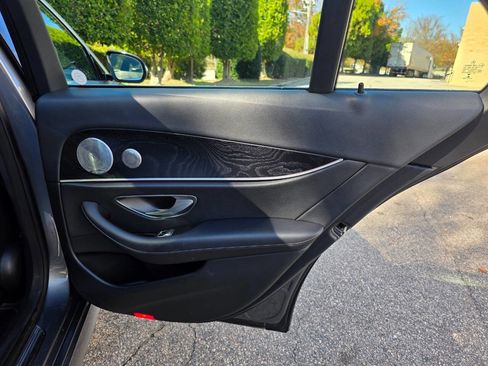 Used 2017 Mercedes-Benz E 300 image 35