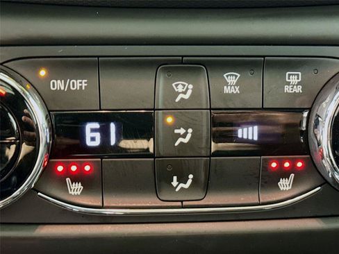 Used 2021 Chevrolet TrailBlazer RS w/ Sun and Liftgate Package AWD/4WD image 16