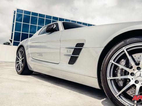 Used 2011 Mercedes-Benz SLS AMG Coupe image 34