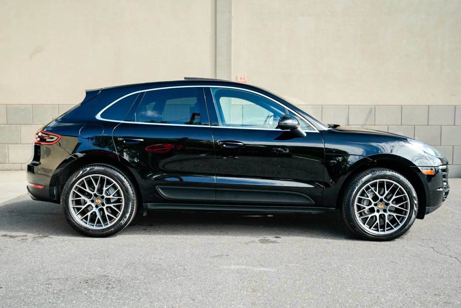 Used 2017 Porsche Macan S AWD/4WD image 4