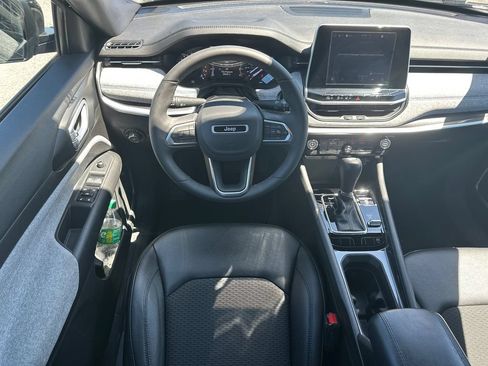 Used 2025 Jeep Compass Latitude AWD/4WD image 22