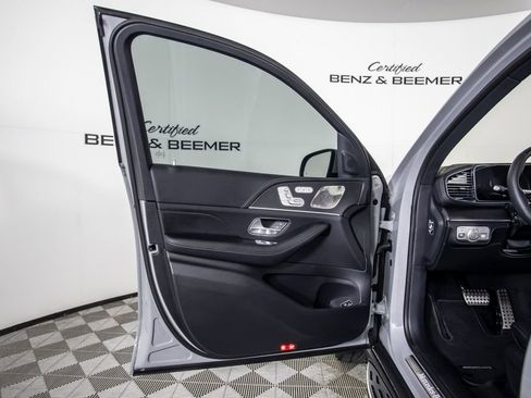 Used 2025 Mercedes-Benz GLS 580 4MATIC image 21