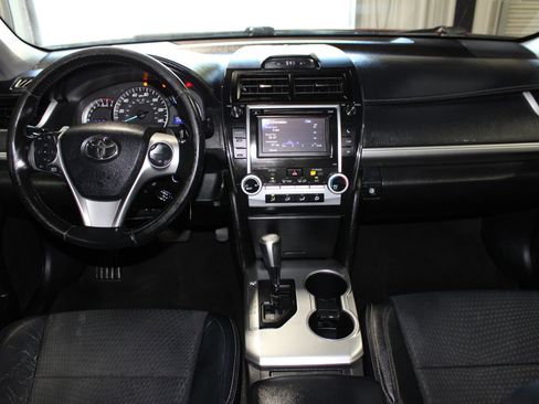 Used 2014 Toyota Camry SE FWD image 12
