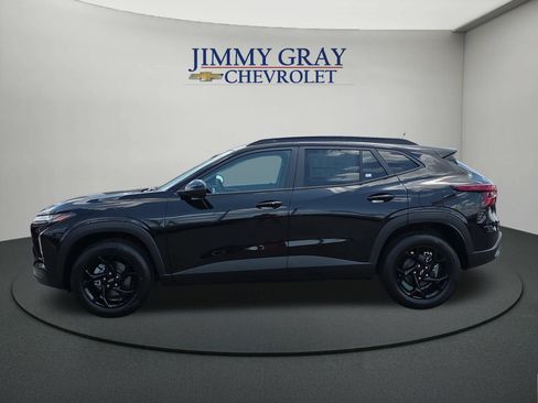 New 2026 Chevrolet Trax LT w/ Midnight Edition FWD image 2