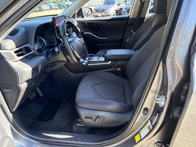 Used 2023 Toyota Highlander LE FWD image 22