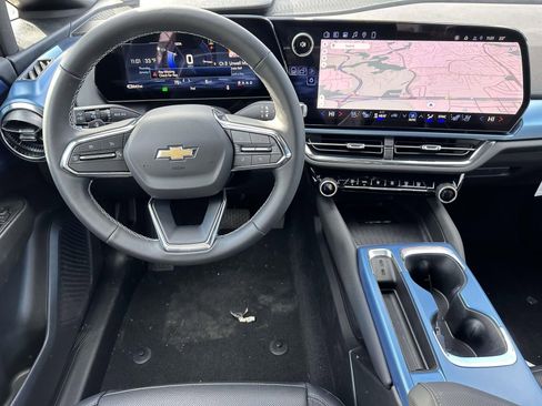 New 2026 Chevrolet Equinox EV LT image 8