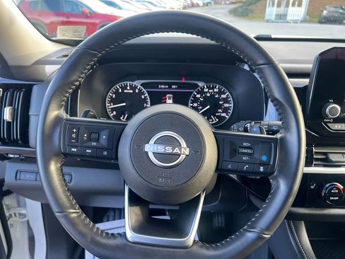 Used 2024 Nissan Pathfinder SV image 15