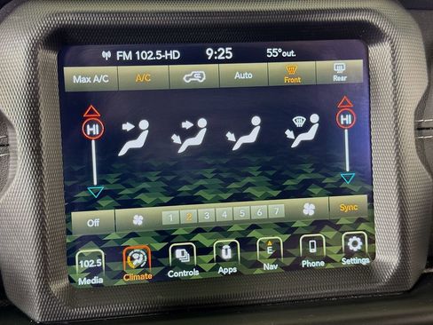 Used 2023 Jeep Wrangler Unlimited Sahara AWD/4WD image 35