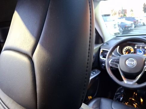 Used 2021 Jeep Cherokee Limited w/ Elite Package image 13