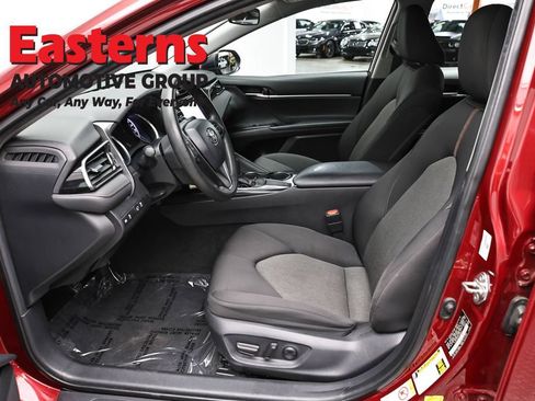 Used 2019 Toyota Camry LE FWD image 13