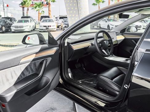 Used 2023 Tesla Model 3 Standard Range RWD image 12