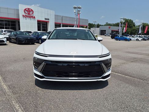Used 2025 Hyundai Sonata SEL FWD image 8
