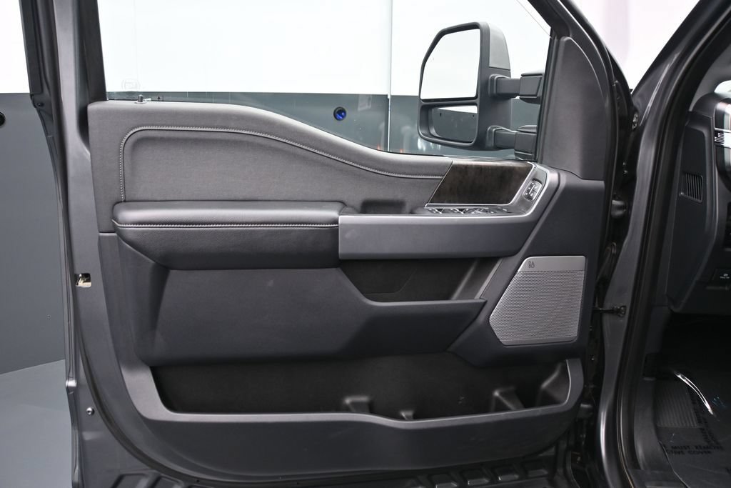 Used 2023 Ford F450 Lariat w/ Lariat Ultimate Package AWD/4WD image 17