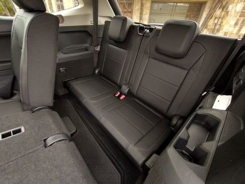 Used 2020 Volkswagen Tiguan SE image 59