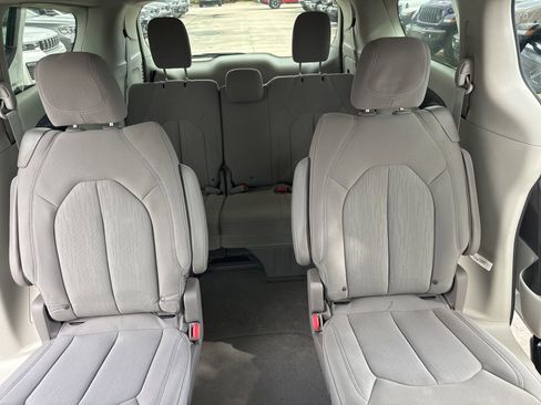 Certified 2020 Chrysler Pacifica Touring w/ Advanced Safetytec Group FWD image 13