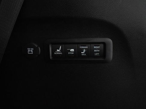 Used 2022 Chrysler Pacifica Pinnacle image 38