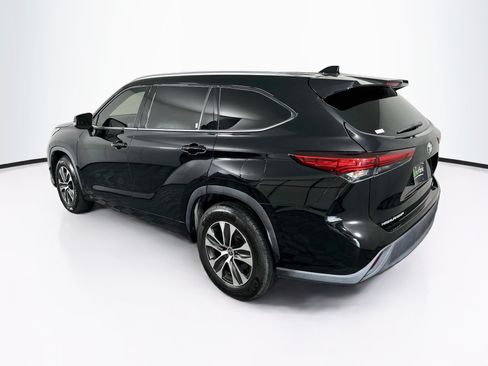 Used 2020 Toyota Highlander XLE FWD image 5