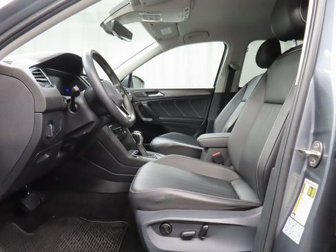 Used 2022 Volkswagen Tiguan SE image 9