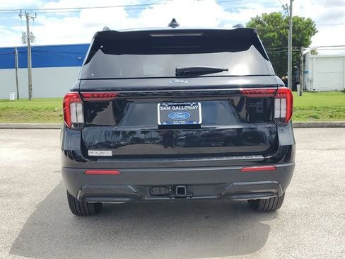 Certified 2025 Ford Explorer ST-Line image 5