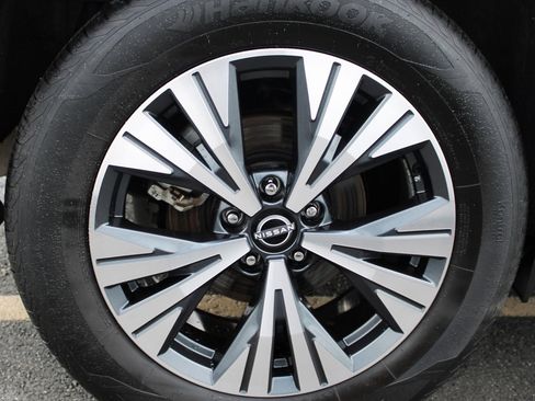 Certified 2022 Nissan Rogue SV image 12