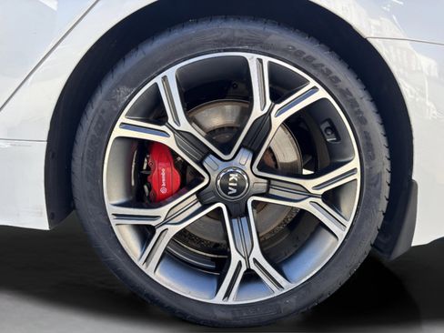 Used 2018 Kia Stinger GT2 image 31