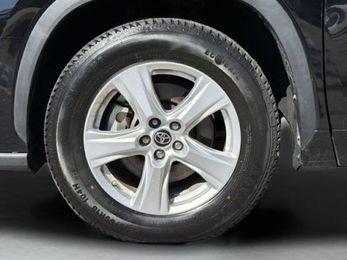 Used 2023 Toyota Highlander L FWD image 26