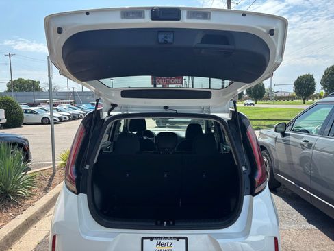 Used 2025 Kia Soul LX w/ LX Technology Package FWD image 29