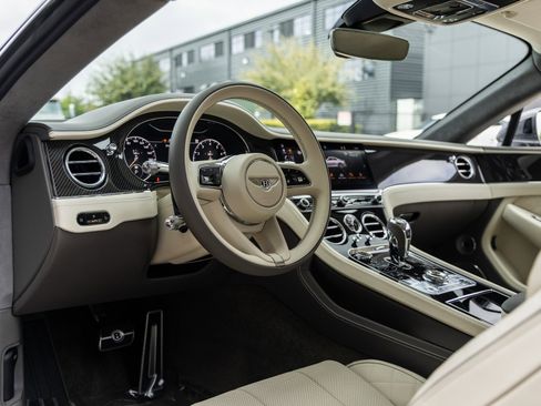 Used 2022 Bentley Continental GT image 29