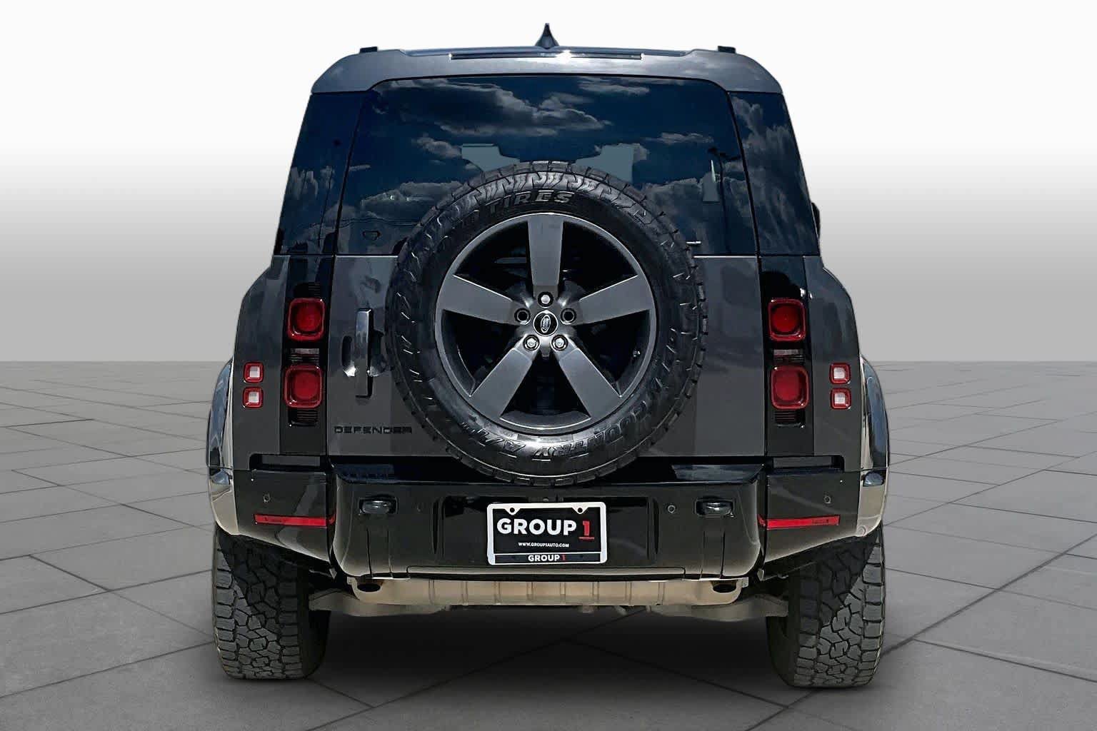 Used 2024 Land Rover Defender 90 X-Dynamic SE AWD/4WD image 4