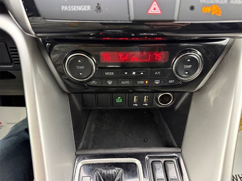 Used 2022 Mitsubishi Eclipse Cross SE image 32