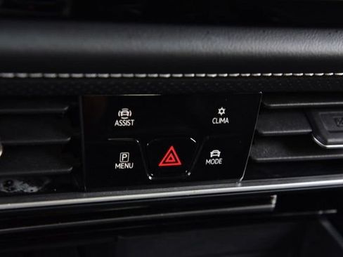 Used 2025 Volkswagen Atlas SE AWD/4WD image 15