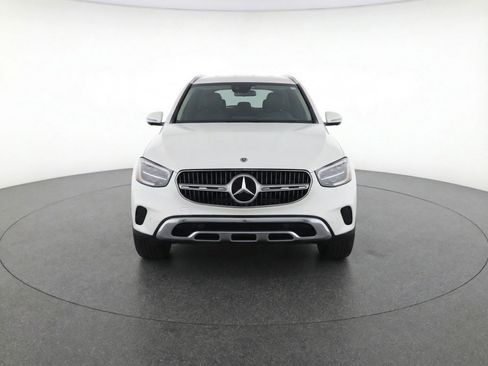 Used 2024 Mercedes-Benz GLC 300 4MATIC image 2