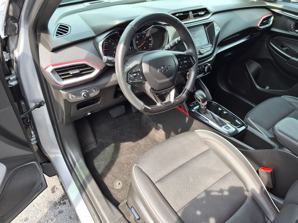 Used 2023 Chevrolet TrailBlazer RS FWD image 9