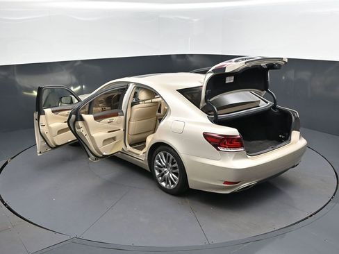 Used 2016 Lexus LS 460 w/ Comfort Package RWD image 2