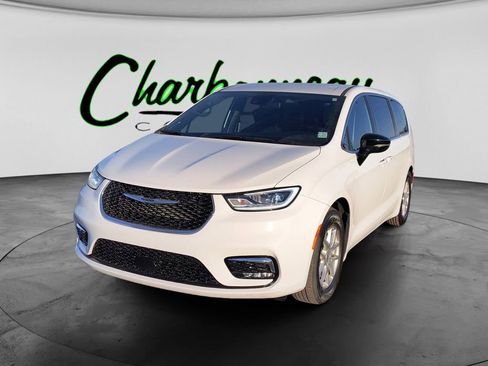 Used 2025 Chrysler Pacifica Select image 1