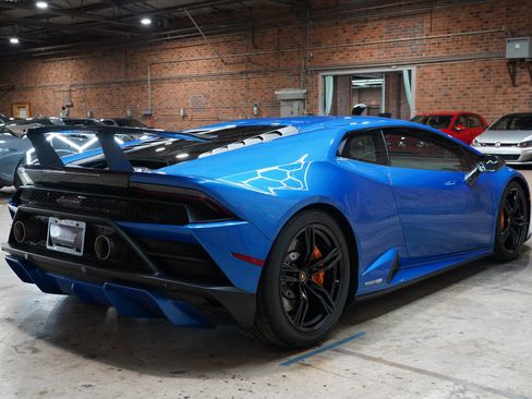 Used 2020 Lamborghini Huracan EVO RWD image 17