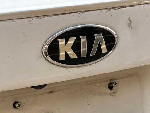 Used 2019 Kia Optima S FWD image 7
