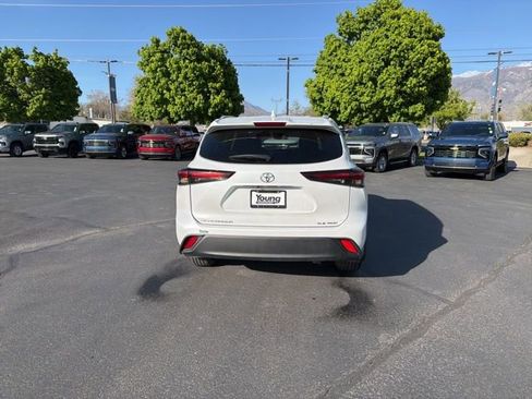 Used 2025 Toyota Highlander XLE AWD/4WD image 6