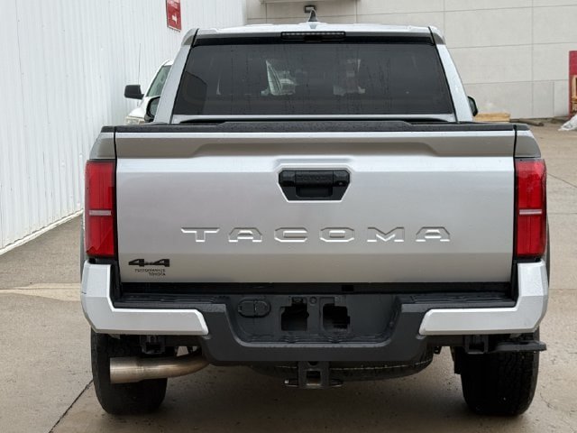 Used 2024 Toyota Tacoma TRD Off-Road AWD/4WD image 5