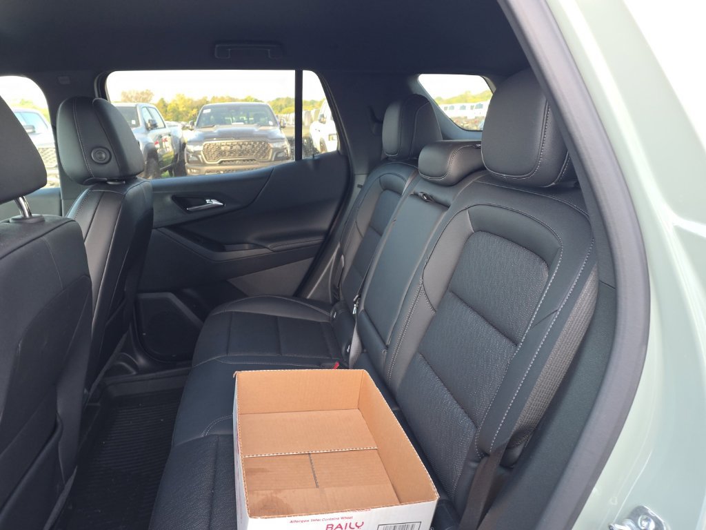 Used 2026 Chevrolet Equinox LT w/ Convenience Package II FWD image 11