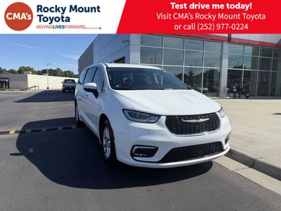 Used 2023 Chrysler Pacifica Touring-L
