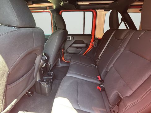 Used 2019 Jeep Wrangler Unlimited Sahara w/ LED Lighting Group AWD/4WD image 16