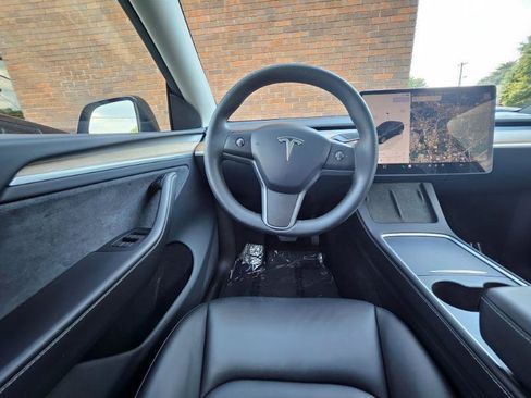 Used 2023 Tesla Model Y Long Range AWD/4WD image 4