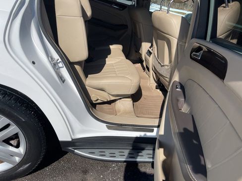 Used 2015 Mercedes-Benz GL 450 4MATIC image 37