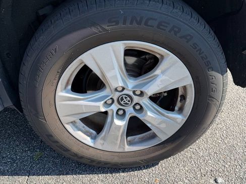 Used 2020 Toyota RAV4 XLE FWD image 13